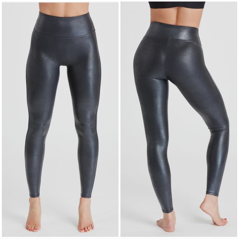 SPANX Faux Leather Croc Legging In Metallic Black Size L
In Excellent Condition - Picture 1 of 15